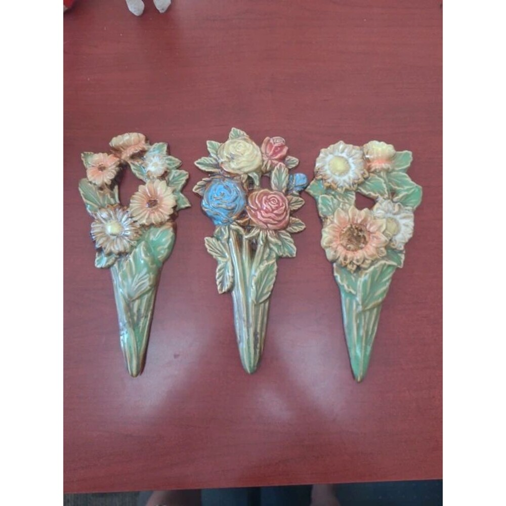 Vtg Floral Wall Plaques